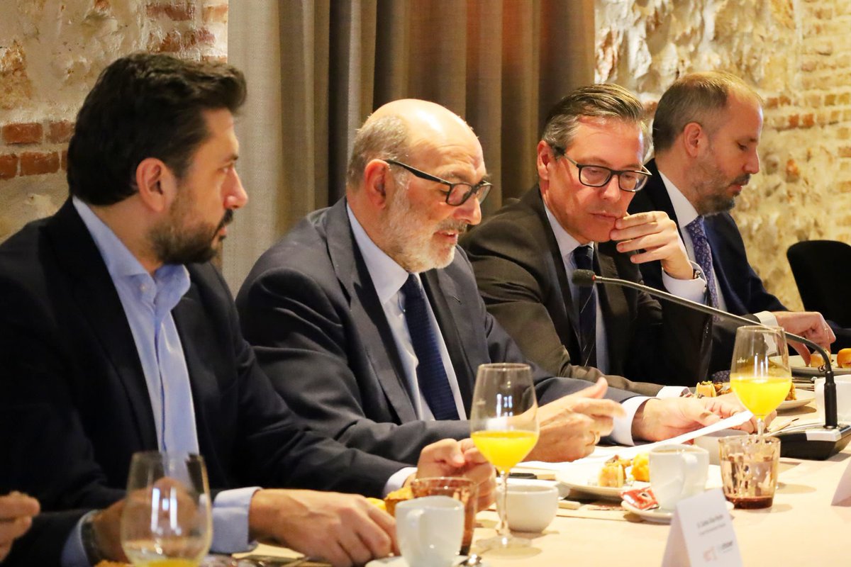 Alcalá sigue ganando peso en el escenario económico regional. <a href="/JudithPiquet/">Judith Piquet</a> ha participado en un encuentro con directivos de empresas de la Comunidad de Madrid <a href="/exeforum1/">Executive Forum</a> junto a <a href="/SerranoAlfonso/">Alfonso Serrano</a> Secretario General del <a href="/ppmadrid/">PP Comunidad de Madrid</a>, <a href="/anamillanpp/">Ana Millán</a>, <a href="/cdpache/">Carlos Díaz-Pache</a> y nuestro secretario general