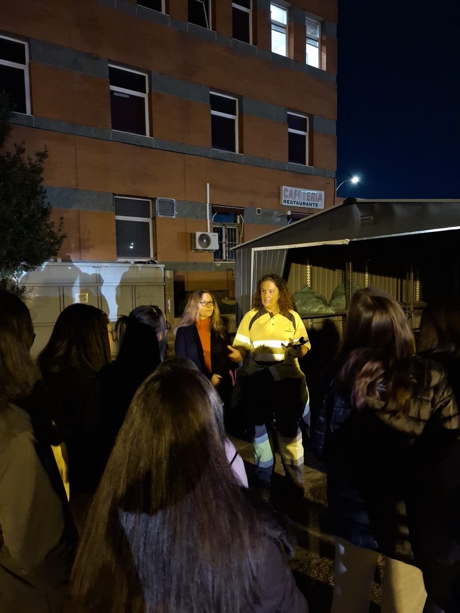 🥰 En la tarde de ayer, recibimos en <a href="/EsmasAlcorcon/">ESMASA Alcorcón</a> a los chicos y chicas de PAMA, el Proyecto de Ayuda al Menor de Alcorcón

😄 Vinieron a conocer las novedosas instalaciones de nuestra Sede Jesús Santos, así como el Punto Limpio de la Calle Químicas

👏 ¡Un placer teneros aquí!