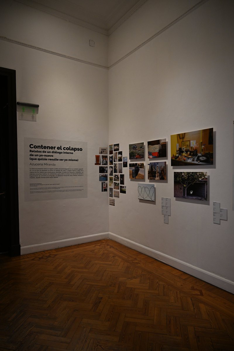 🔸 AZUCENA MIRANDA | 𝘊𝘰𝘯𝘵𝘦𝘯𝘦𝘳 𝘦𝘭 𝘤𝘰𝘭𝘢𝘱𝘴𝘰: 𝘙𝘦𝘭𝘢𝘵𝘰𝘴 𝘥𝘦 𝘶𝘯 𝘥𝘪á𝘭𝘰𝘨𝘰 𝘪𝘯𝘵𝘦𝘳𝘯𝘰 𝘥𝘦 𝘶𝘯 𝘺𝘰-𝘯𝘶𝘦𝘷𝘰 (𝘲𝘶𝘦 𝘲𝘶𝘪𝘻á𝘴 𝘳𝘦𝘴𝘶𝘭𝘵𝘦 𝘴𝘦𝘳 𝘺𝘰-𝘮𝘪𝘴𝘮𝘢)

📸 Una obra nacida de una experiencia de quiebre y reconstrucción.