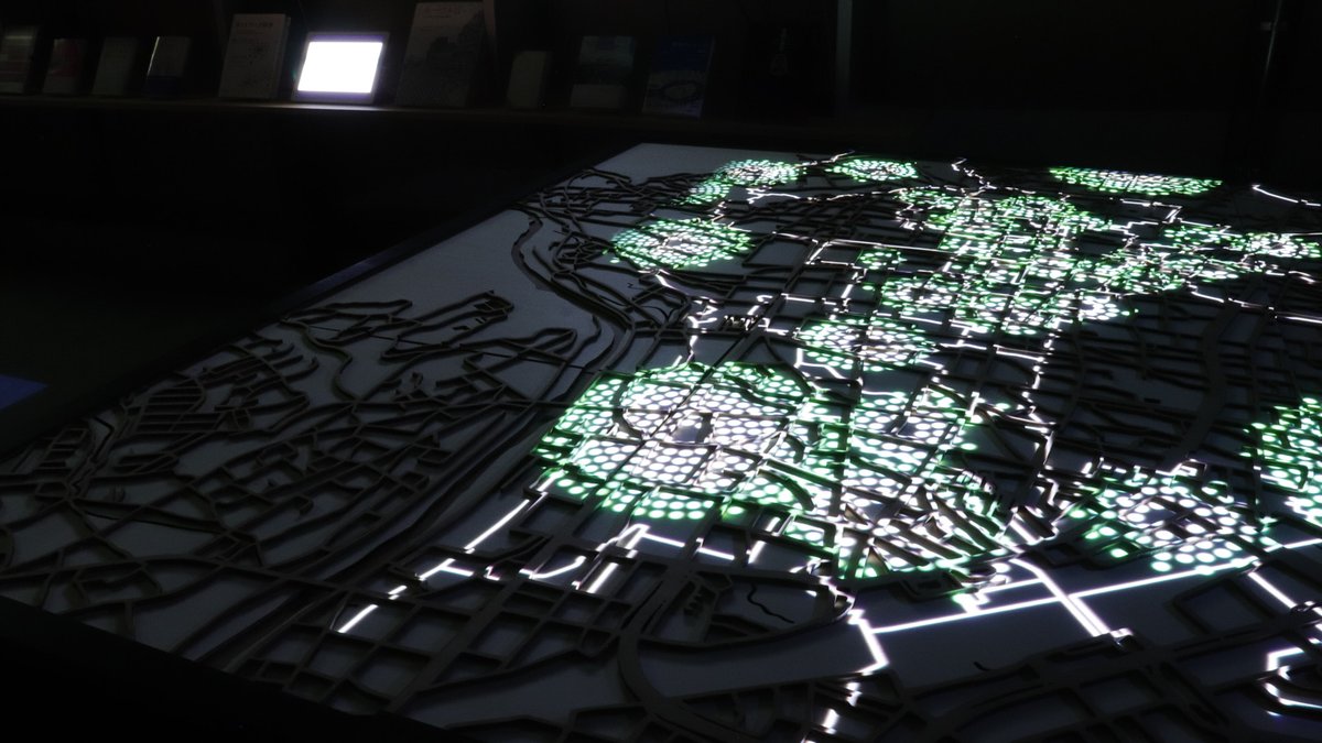 出展作家紹介 大山貴史 <a href="/takafm_/">Oyama</a> 仙台出身。エンジニア。Enhance Experience 所属。ゲームやインスタレーション開発においてアーティストと技術者の橋渡しを担っている。音への興味、技術への興味から、形式を問わず個人でも制作を続けている。