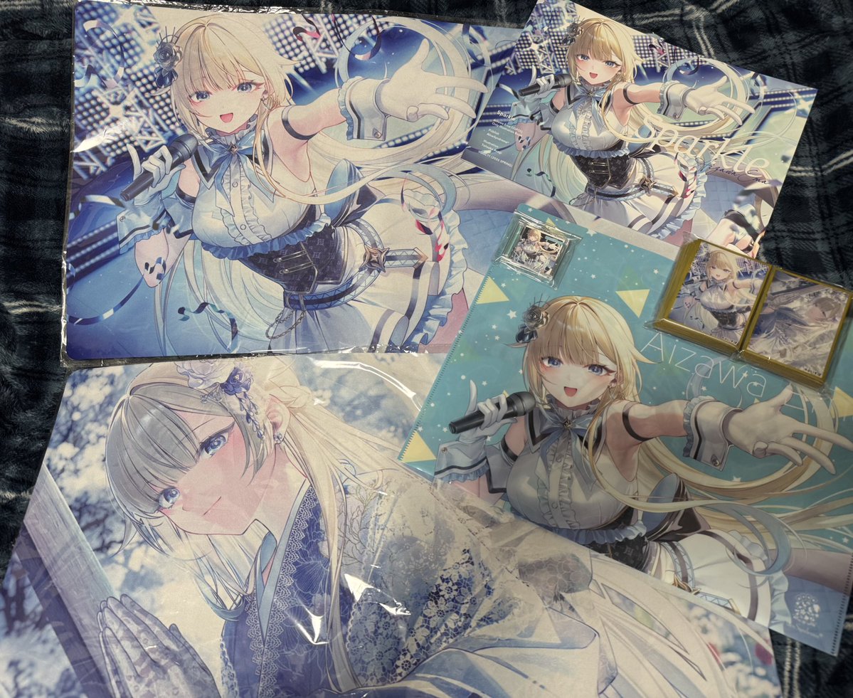 遠坂あさぎ先生(@asagi_0398 )の所で新刊セット、プレイマット