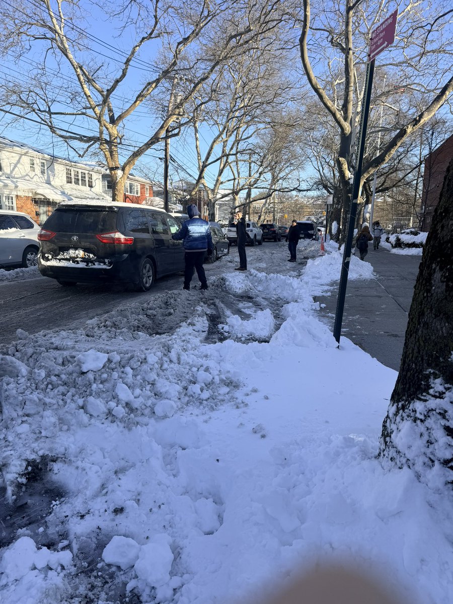 D26Team's tweet photo. Shout out to the incredible staff &amp; families at PS 18 who made arrival smooth &amp; joyful this morning! Team members greeting students with music, smiles, and helping little ones out of cars set the tone for a great day of learning. It truly takes a village. Proud of this community! https://t.co/GG9Q2g65bZ