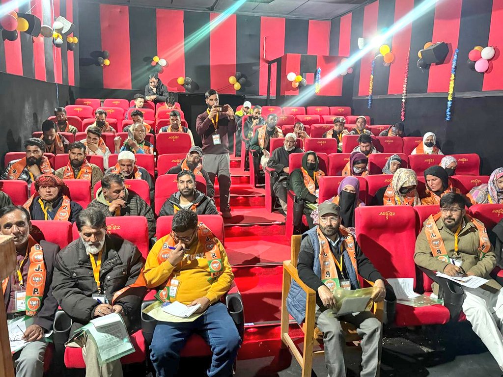 manwarkhankmr's tweet photo. PDDPM Workshop at #Shopian 
@narendramodi @AmitShah @NitinNabin @blsanthosh @tarunchughbjp @AshokKoul59 @Sunil_SharmaBJP https://t.co/XLOI5LB5Cq
