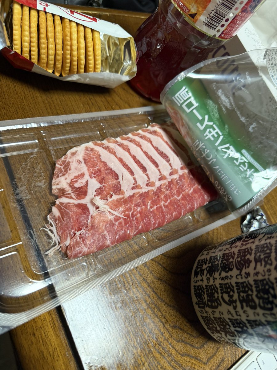 クラッカーとチーズと生ハムで呑んでます

このキリクリーミーポーションというチーズとリッツは滅法相性がよろしい

でこのチーズの包装を剥くとき
昔のレンタルCDに貼ってあった防犯タグに見えてしまうのは俺だけじゃないはずだ