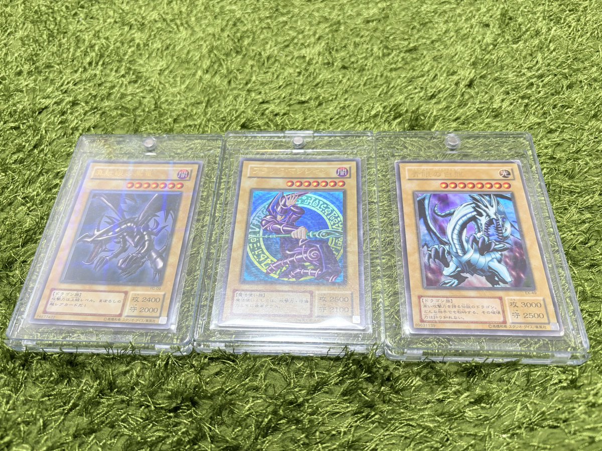 実家から懐かしの物を持って帰ってきました！
ブルーアイズは青いやつが良いなぁ。。。