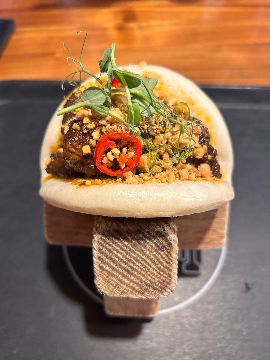 KhalaApp's tweet photo. Steamed bao buns with braised beef short ribs

I would rate this one 9.2/10

#Foodie #FoodieLife #food #FoodReview #BaoBuns #TimeoutMarket #Dubai https://t.co/KpVuJ9fiO2