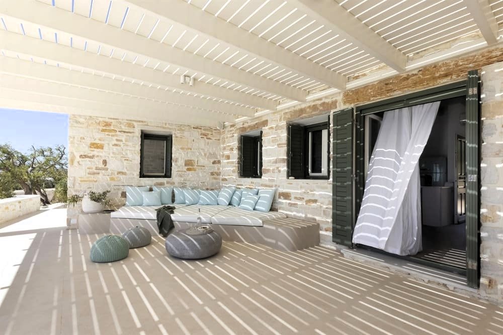 🌊✨ Discover Villa Julianna in Paros! This 7-bedroom gem is perfect for your Greek getaway, nestled among olive trees and vineyards, just steps from the beach! Sleeps 14, ideal for families or friends. ❤️🌅 Explore now: bit.ly/49Timvz 
#Paros #GreekIslands #LuxuryVilla
