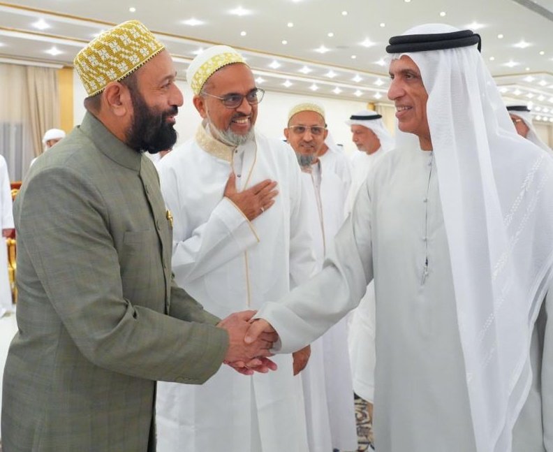 Bohras_MidEast's tweet photo. تشرّف وفد من #البهرة_الداوودية في #الإمارات_العربية_المتحدة، برئاسة كنانة جمال الدين، ممثل فخامة سلطان البهرة السيد مفضل سيف الدين، بلقاء صاحب السمو الشيخ سعود بن صقر القاسمي، حاكم إمارة رأس الخيمة.
وقد تبادل التهاني بمناسبة شهر #رمضان، حيث عبروا عن أصدق الأمنيات لسموه بدوام الصحة والعافية، ولدولة الإمارات بدوام التقدم والازدهار في ظل قيادتها الرشيدة.
@AlQasimiFound @RAKmediaoffice