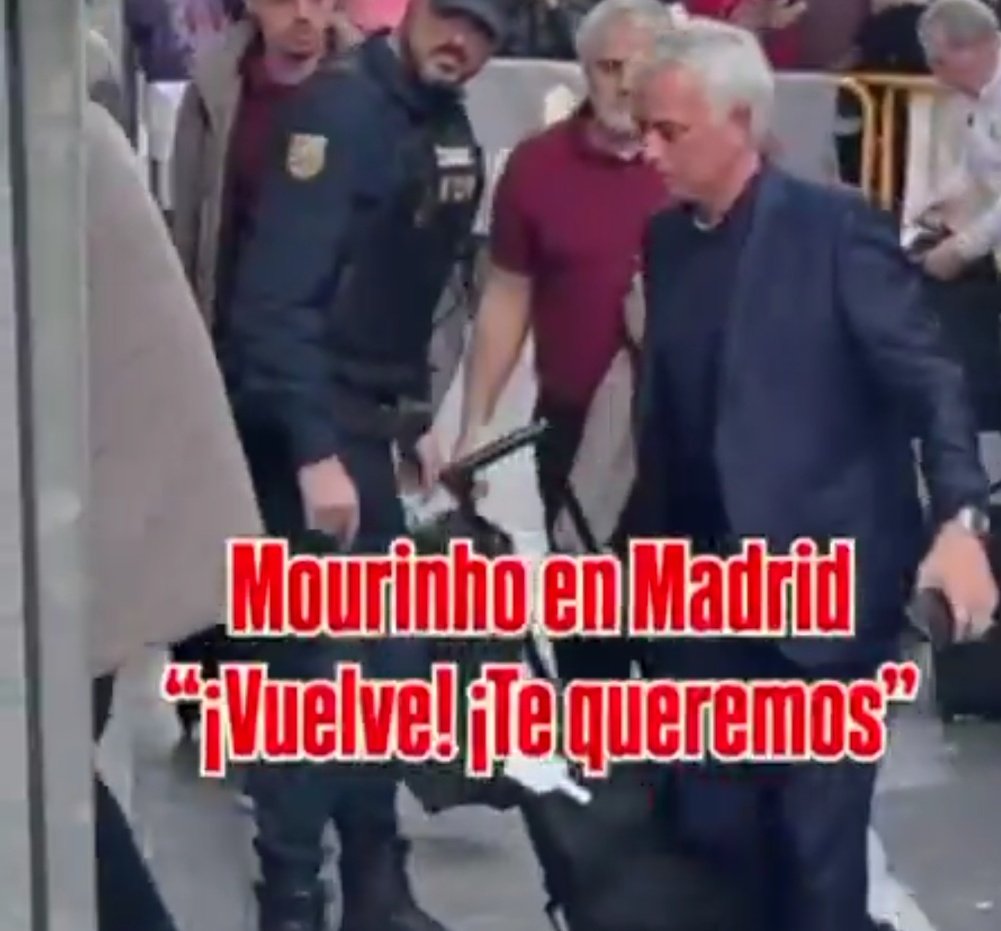 🚨 آس | جماهير ريال مدريد لحظة وصول جوزيه مورينيو:

"مورينيو .. مورينيو، عد إلينا، نحن نريدك." 👀