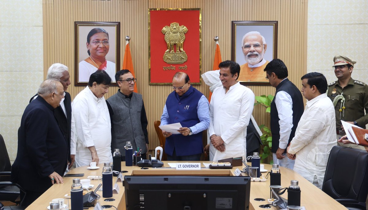 devendrayadvinc's tweet photo. आज @INCIndia कोषाध्यक्ष एवं राज्यसभा सांसद @ajaymaken जी के नेतृत्व में LG से मिलकर ज्ञापन सौंपा और @IYC अध्यक्ष @UdayBhanuIYC व कार्यकर्ताओं की रिहाई की मांग की।

युवाओं की गिरफ्तारी पूरी तरह असंवैधानिक और अलोकतांत्रिक है जिसके ख़िलाफ़ हम आवाज उठाते रहेंगे। https://t.co/1HSK3C3DyV