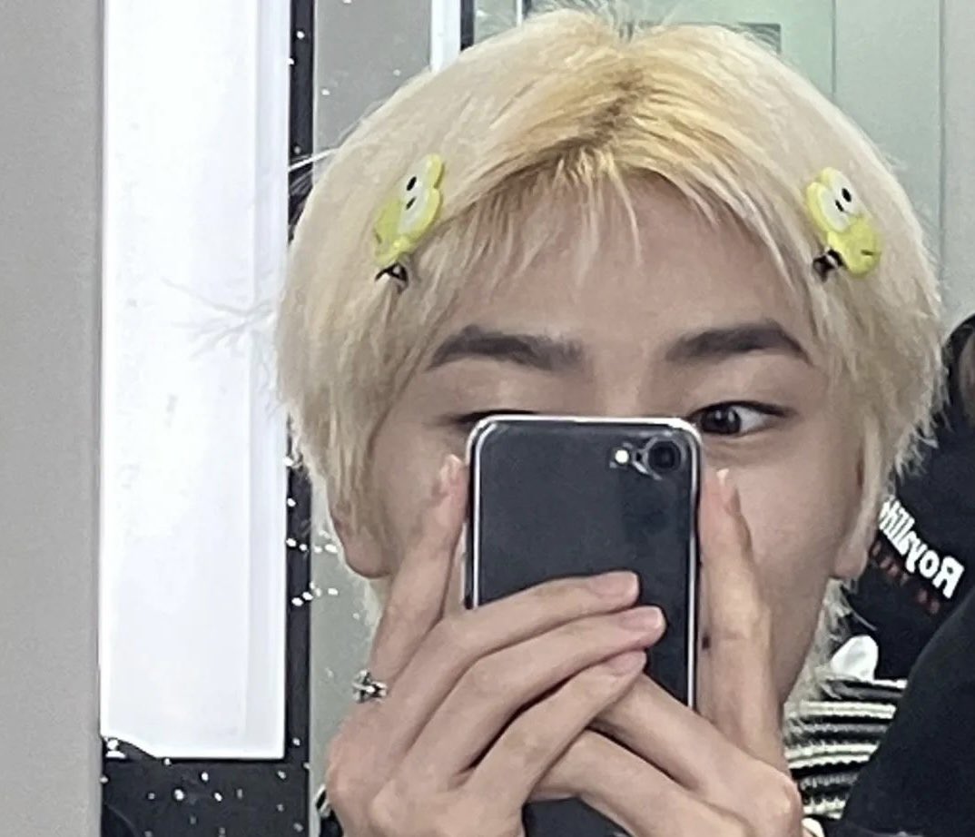 Baby_bread_28's tweet photo. 메컵 쌤이 꼽아주신 정인이 머리핀 하나같이 다 귀여움ㅠㅠ 커비가 짱 귀여어......🤍 https://t.co/c3VyaCcqt4
