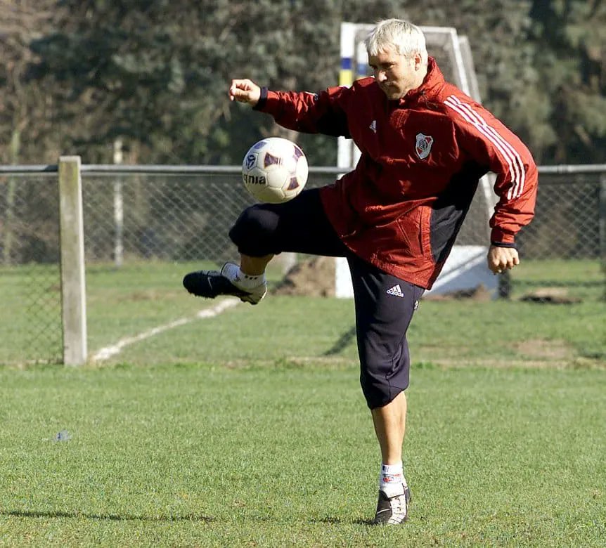 FabriB222's tweet photo. Feo y Cascarrabias como deben ser los técnicos de River. https://t.co/WirrazDRv1
