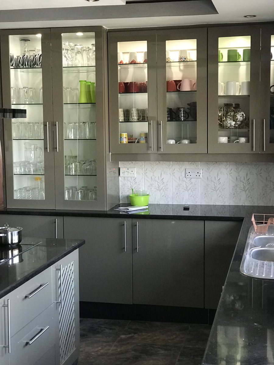 Thewoodguy3's tweet photo. I do kitchen fittings and fitted wardrobes for a living. All quotations are done free of charge the whole of Zimbabwe. Get in touch with me on 0773707706 for bookings 

Please support my hustle by retweeting my next project might be on your timeline 🙏🏾 https://t.co/1iSiqPlPB2