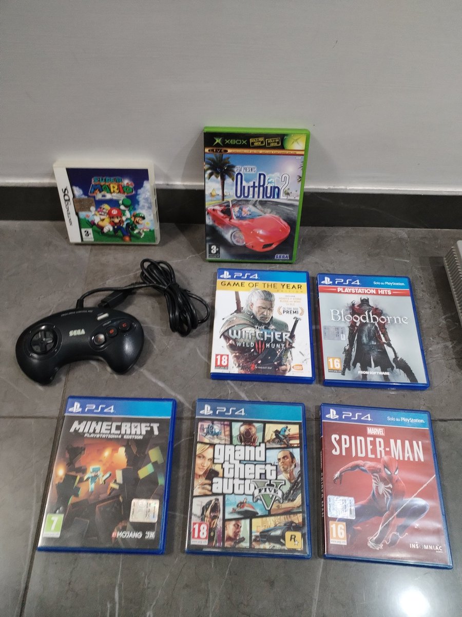 AGEonTW's tweet photo. Altro weekend trascorso.. Altri acquisti per mercatini.. 
#mercatino #retrogames #gamehunting https://t.co/uqbsdnuBU7