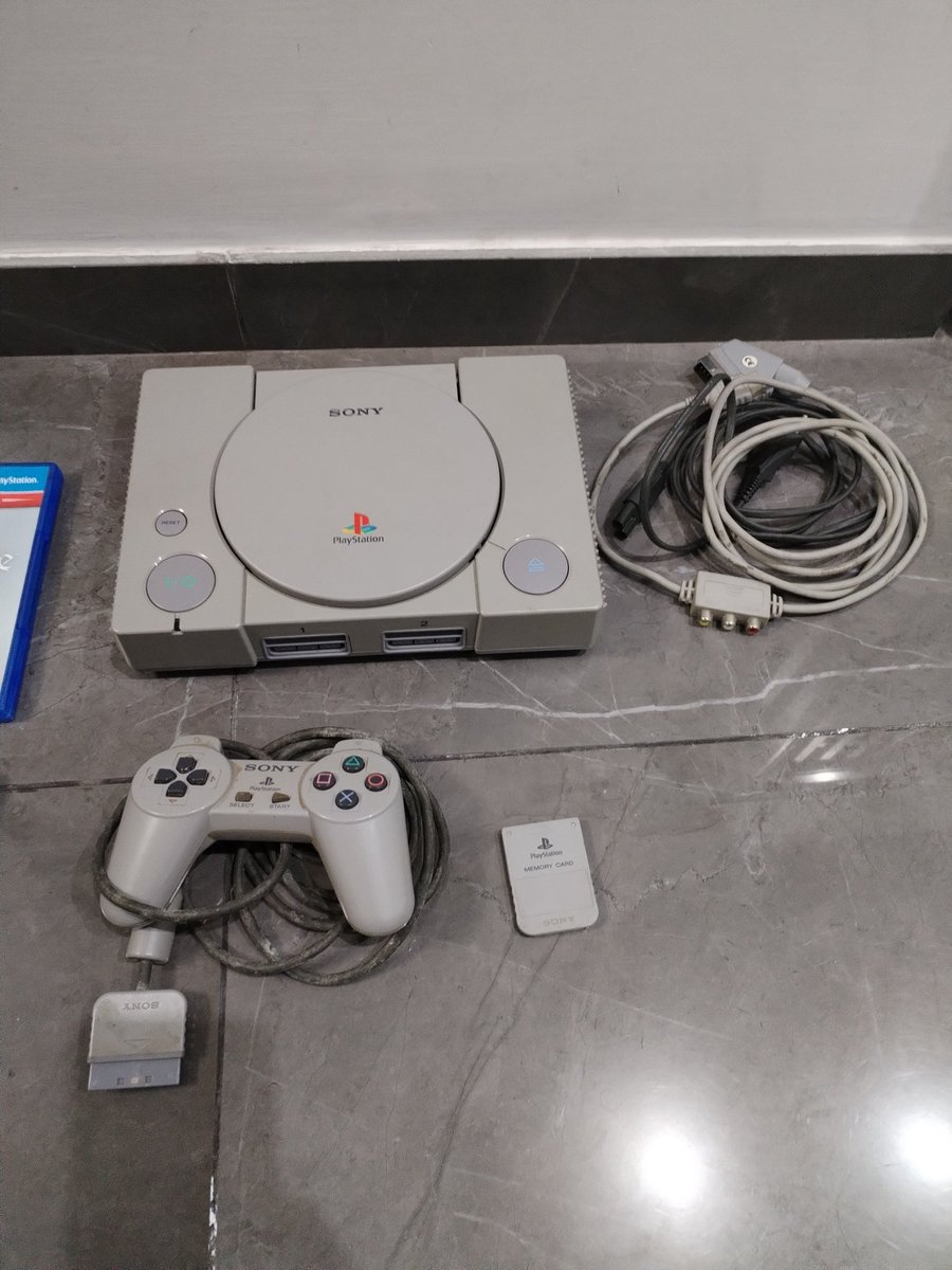 AGEonTW's tweet photo. Altro weekend trascorso.. Altri acquisti per mercatini.. 
#mercatino #retrogames #gamehunting https://t.co/uqbsdnuBU7