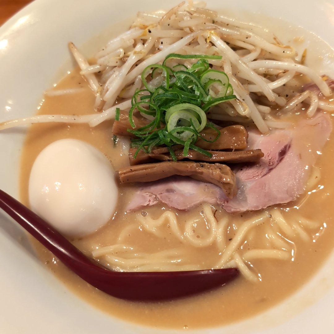 purity119's tweet photo. 行田市にある行田屋さんの限定味噌ラーメンがめちゃくちゃ美味かった。もやしだけ疑問が残ったけど他はとても美味しかった。ただ、今度味噌ラーメン���門店出来るので必ず行くと思う。因みに行田屋さんではかけ塩ラーメン、鳥唐３個がデフォ。

#行田屋
#味噌ラーメン
#味噌ラーメン専門店 https://t.co/3gYGixRSRA