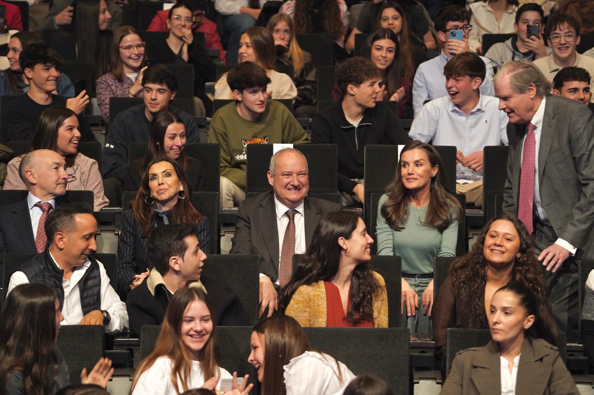 MartaFe24's tweet photo. Reconocer el talento joven. 
Mi enhorabuena al Premio Princesa de Girona CREAEMPRESA 2026, anunciado hoy en Huesca con S.M. la Reina.
 Un gran evento, el Tour del Talento, en apoyo a nuestros jóvenes valores @FPdGI @FundIbercaja https://t.co/GiD3U7xHe5