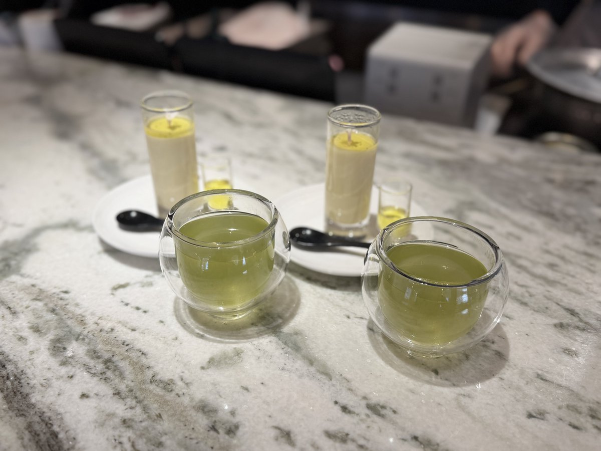 ayamiroom's tweet photo. 📍鮨Bar 銀座千両🥂

予約必須の手まり寿司セットがおすすめ🍣
デザートのオリーブオイルで食べるプリンも
とろけた〜⚐˒˒ https://t.co/WuvkvpIJJc
