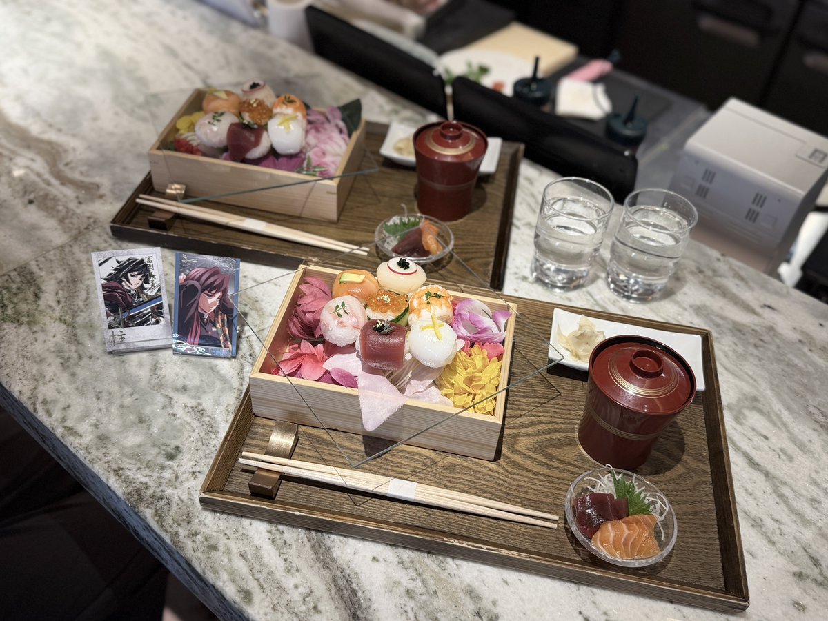 ayamiroom's tweet photo. 📍鮨Bar 銀座千両🥂

予約必須の手まり寿司セットがおすすめ🍣
デザートのオリーブオイルで食べるプリンも
とろけた〜⚐˒˒ https://t.co/WuvkvpIJJc