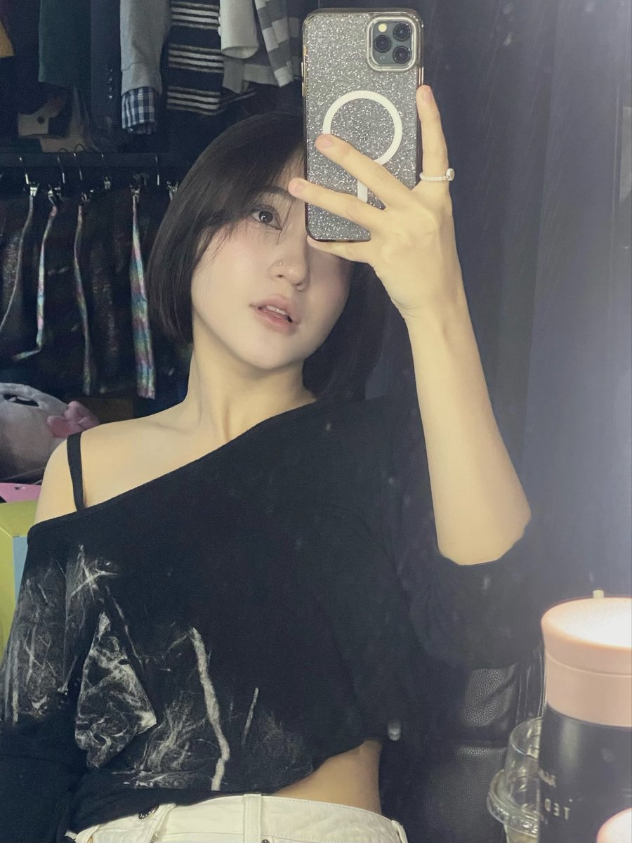 rebecca.moon tweet media