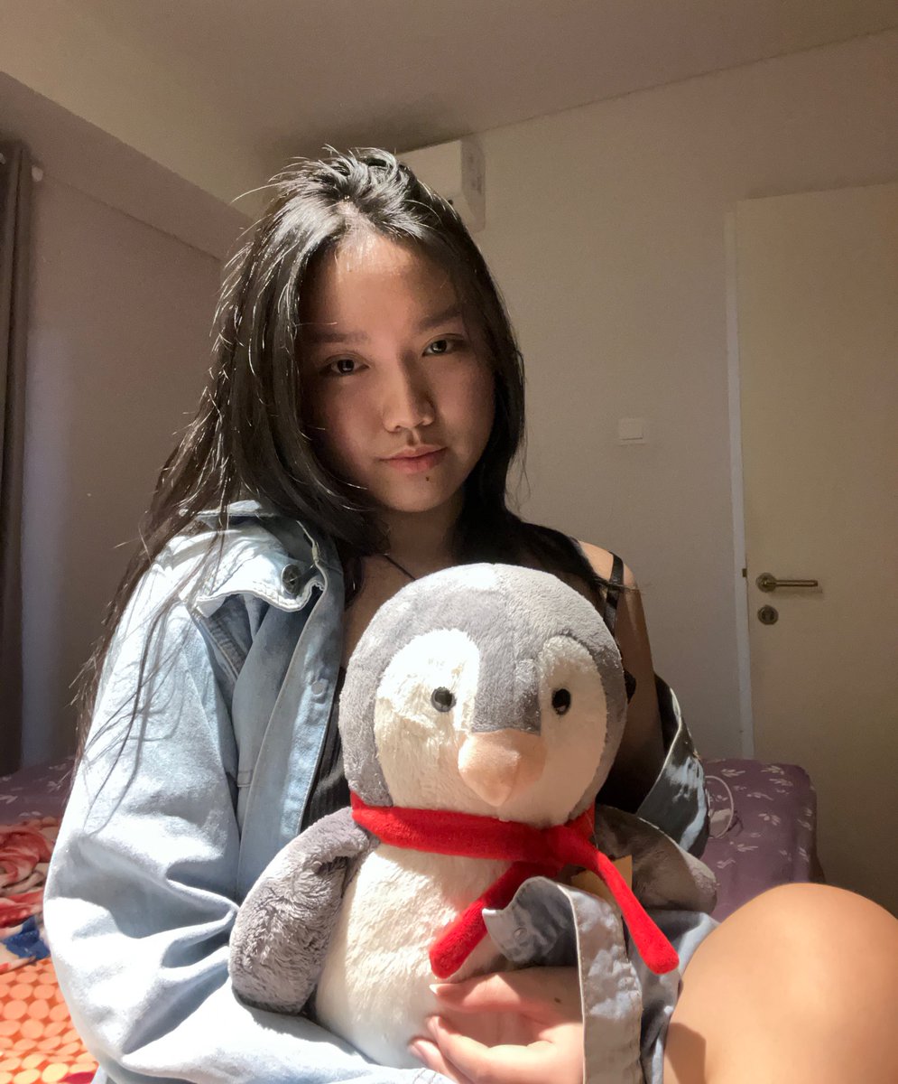 lavienreves's tweet image. rare pic of me smiling #slay