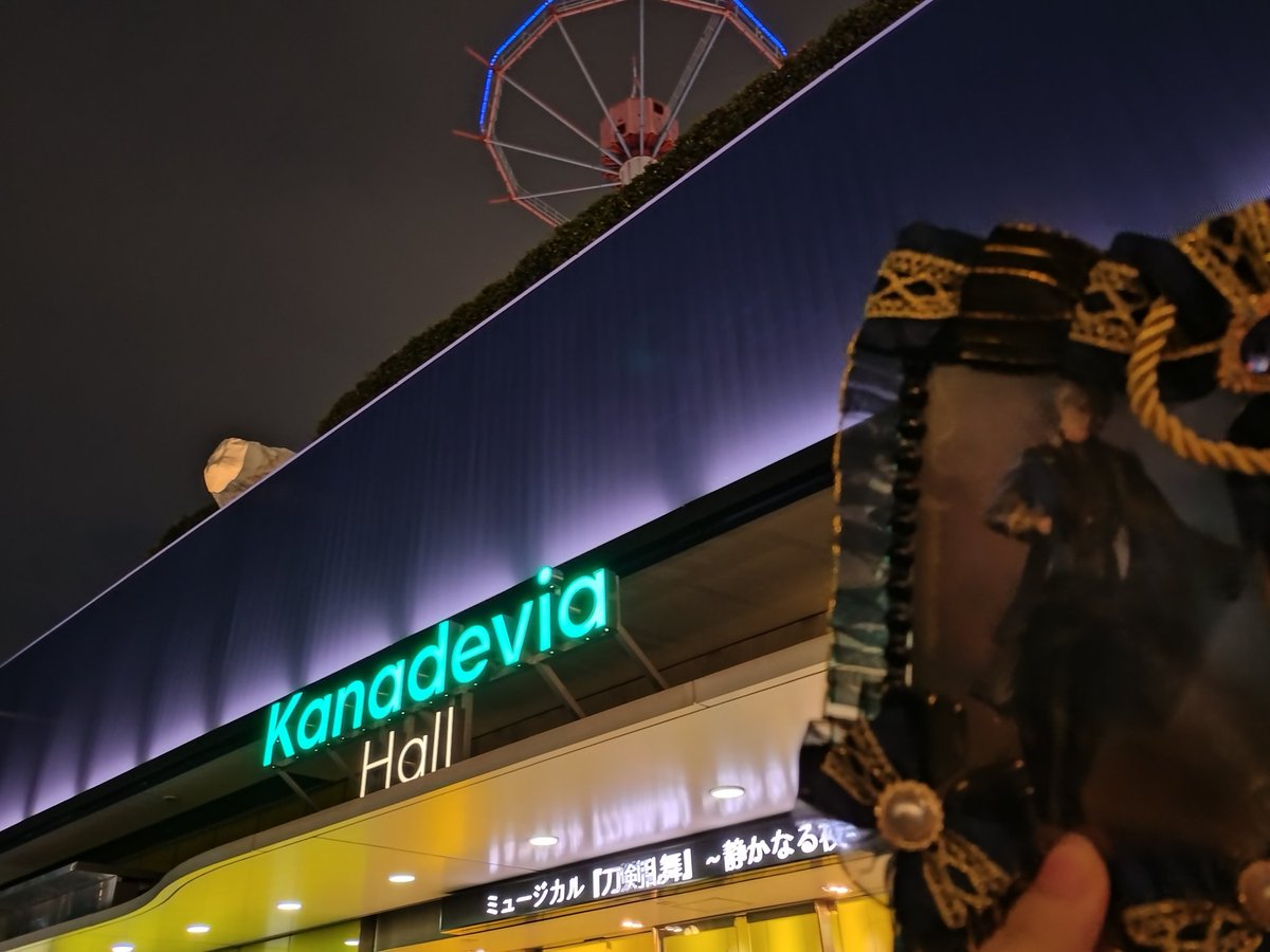 凱旋行ってまいりましたー！
2部衣装のブロマイドと絶対合うと思ってたあやさん(<a href="/22nyanko22/">あや🐱🐾2/23【D40】</a>)のデコケースやっぱり良い~~~！
どの2部ブロマイドどれも良すぎてどれ入れようか悩んじゃった
私の夜半は終わっちゃったけど一緒にお出かけしようね🫶(急いで撮ったので見切れ＆ピンぼけすみません🙇‍♀️)