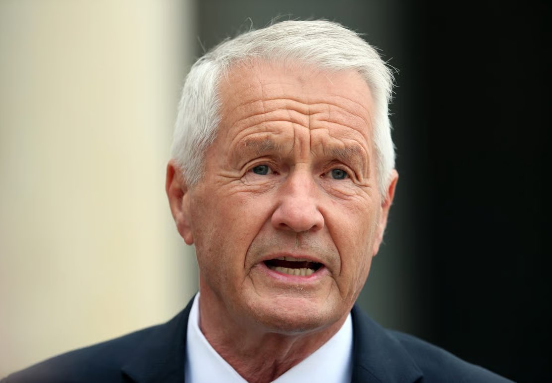 AlertaNewsPlus's tweet photo. 🇳🇴 | El ex primer ministro noruego Thorbjørn Jagland ha sido hospitalizado tras un intento de suicidio en medio de una investigación por corrupción relacionada con los archivos de Jeffery Epstein. https://t.co/JarZx4PYpj