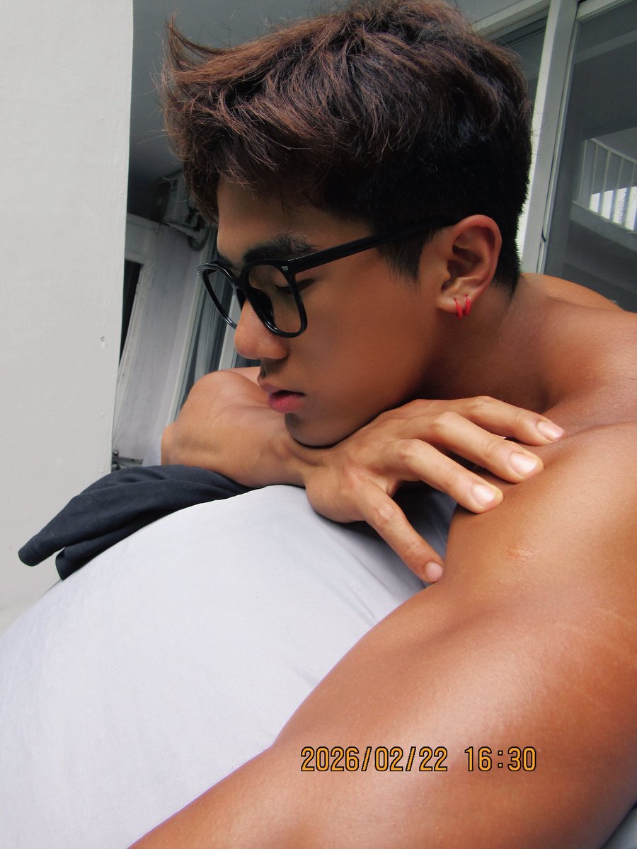 别看我小 tweet media