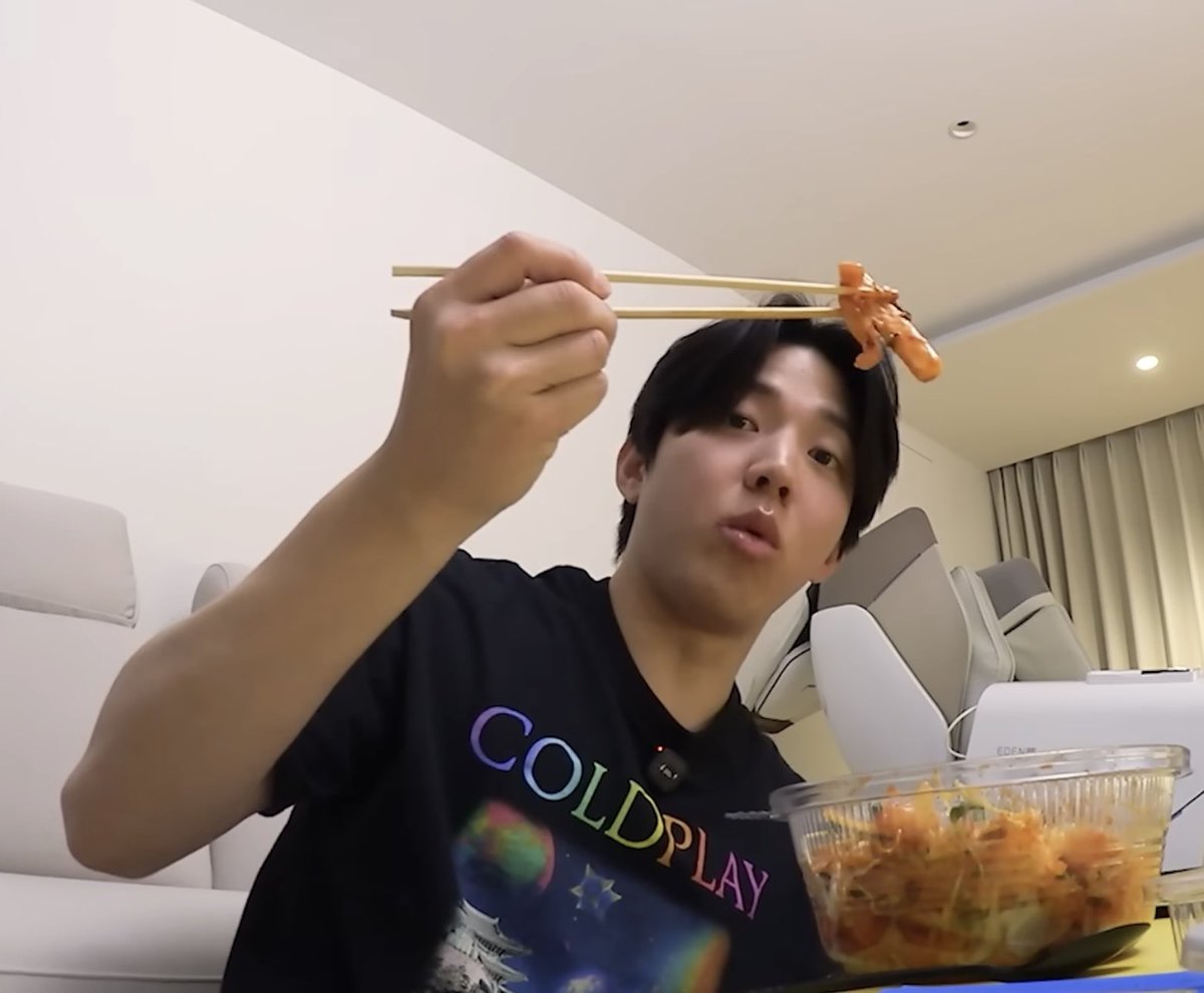 히호하 tweet media