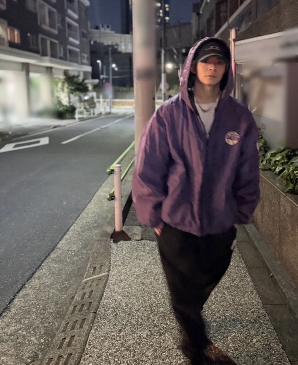 もしもし?いま何してんの?出て来れる? とか、とか、とか、呼び出されてさ、 マンションの下に降りて行ったら 照れながら「うすっ…」ってこれで ...