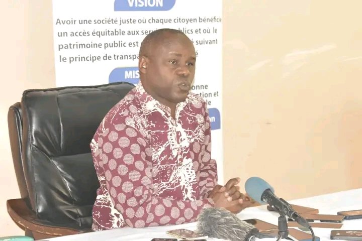 #Burundi: Le Président de l’#OLUCOME, Gabriel #Rufyiri, dénonce l’inaction des institutions face aux irrégularités signalées dans la gestion des fonds publics. Il l'a annoncé ce 23.02.2026, lors d'un point de presse sur l'analyse de l'état des lieux de la corruption au 🇧🇮.
1/3