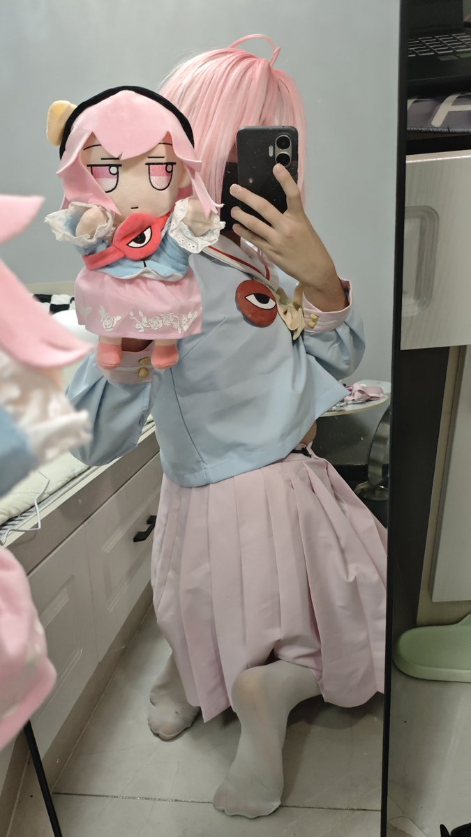 ISACCE7's tweet photo. 关关雎鸠，在河之洲
#女装 #白丝 https://t.co/v9MO8HneaX