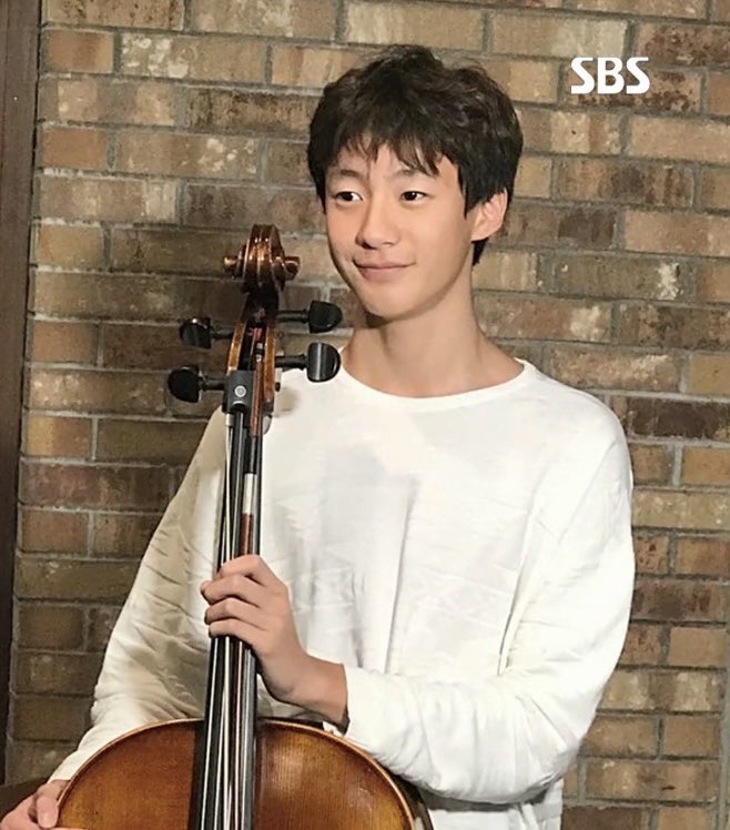 anton_music321's tweet photo. ‘싱글 와이프’ 예능에 나왔던 사진이랑 비교하면 옷이 같고 머리도 비슷하던데 같은 날인가?🥹 https://t.co/BBjk0zcMmS