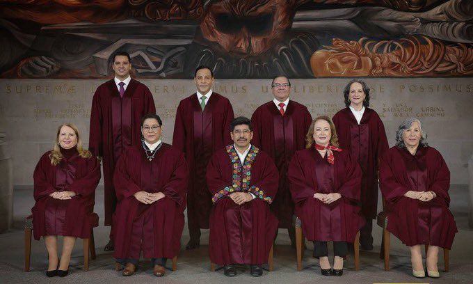 <a href="/MaTere_Mendoza/">Teresa Mendoza 💜</a> Sin medicinas, pero con Dinero para imponer a los ministros del acordeón