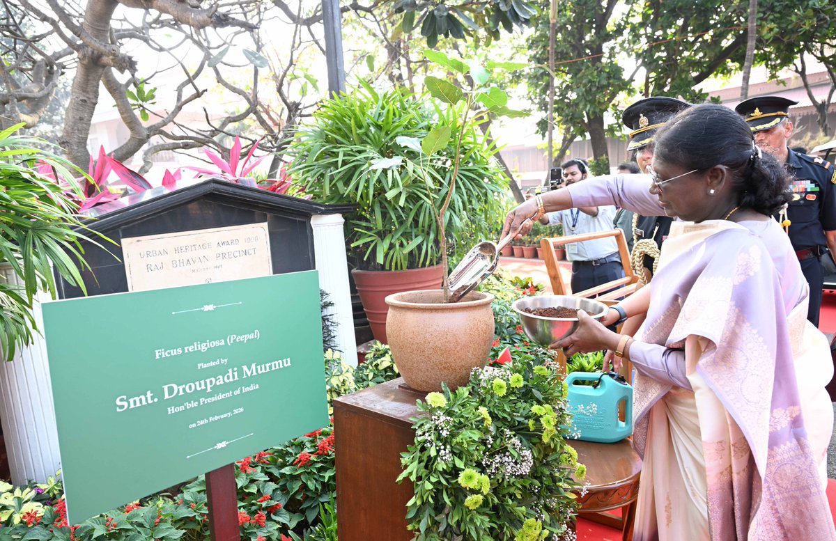 rashtrapatibhvn's tweet photo. President Droupadi Murmu inaugurated a nationwide campaign ‘Saving Lives and Building a Healthier Bharat’, being organised by PD Hinduja Hospital, at Lok Bhavan, Mumbai. The President said that healthcare is an integral part of nation-building. The health of the citizens is a collective responsibility. 'Affordable World Class Healthcare Services to All' should be everyone's mission.