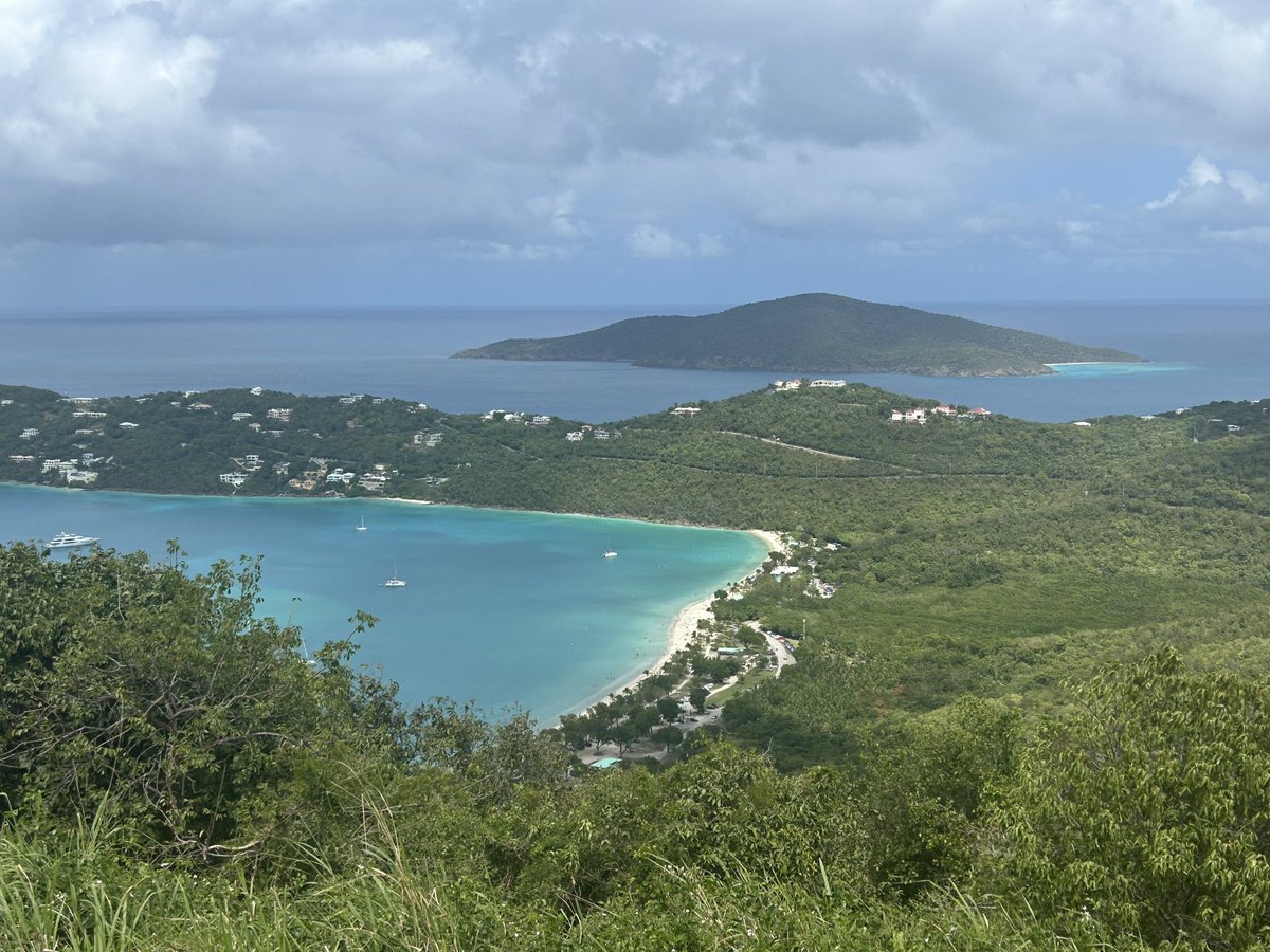 Beelzi_03's tweet image. Here are some pics from St. Thomas 🐝💕✨🏝️🇻🇮☀️