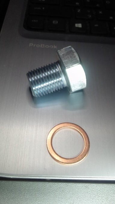 スズ菌じゃないのでよくわかりませんが
ダイハツでミッションの場合ドレンボルトなめたとき
奥の方よく見ると大体3山くらい残ってます
そこを使えるようにしたのがコチラです。

#ロングドレンボルト
#お助けドレンボルト

x.com/daihatsuFR/sta…