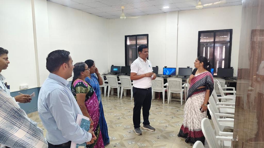 આજરોજ આંબાબારી તા.વાંસદા ખાતે લોકસંવાદ કાર્યક્રમ યોજી ગ્રામજનોના પ્રશ્નોના નિરાકરણ માટે સંબધિત વિભાગને સૂચનો કર્યા. તેમજ ગ્રામ પંચાયત કચેરી, આંગણવાડી કેન્દ્ર, અને પ્રાથમિક શાળાની મુલાકાત લઈ કામગીરીની સમીક્ષા કરી જરૂરી સૂચનો કર્યા.