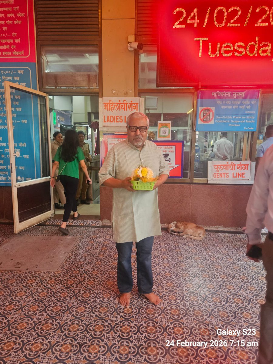 Today’s Blessings at Siddhivinayak Temple 🙏 
Standing before Lord Ganesha today, I felt a deep sense of peace and divine presence.
When we surrender our fears and trust in His guidance, obstacles no longer block our path — they become stepping stones.
 🌹Ganpati Bappa Morya🌹