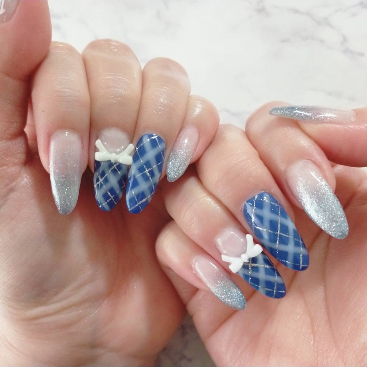 NPNJBohrQ782590's tweet photo. #セルフネイル #ジェルネイル
#ガーリーネイル #春
#マグネットネイル #mybee
my nail🩷チェックを手描きアートして。マイビーのマグネットジェルでグラデーションにしたよ!このブルーさ加減がめっちゃお気に入りなの🩷自画自賛ネイルです👏 https://t.co/SyAnZDJAz4