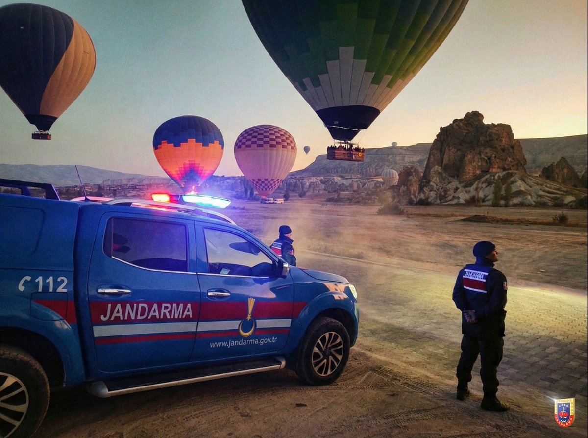 Tarihin, doğanın ve kültürün buluştuğu Kapadokya’da, “güvenli turizm” için görev başındayız.🪂🇹🇷🚔

📍Nevşehir

#Jandarma
#JandarmaAsayiş
#TurizmJandarması
#GüvenliTurizm