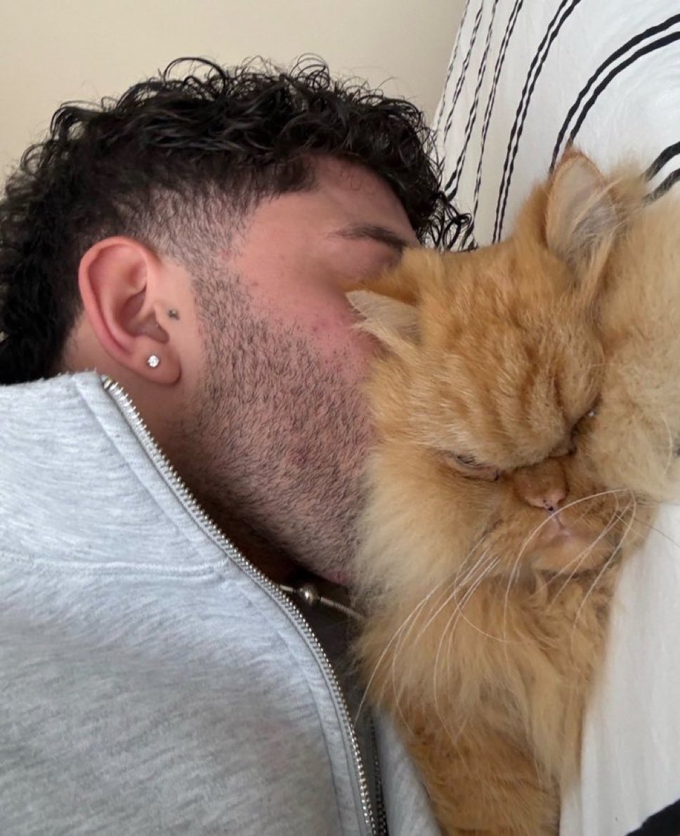 benim açlıktan oluşan gerginlik aynı gofret gibi