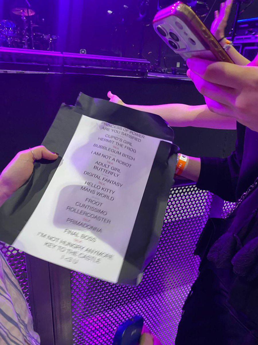 acervodiamandis's tweet photo. 🎤 Setlist do primeiro show da nova etapa da “The Princess Of Power Tour” em Sydney, Austrália.

PRINCESS OF POWER
ARE YOU SATISFIED?
CUPID'S GIRL
HERMIT THE FROG
BUBBLEGUM BITCH
I AM NOT A ROBOT
ADULT GIRL
BUTTERFLY
DIGITAL FANTASY
HELLO KITTY
MAN'S WORLD
FROOT
CUNTISSIMO
PRIMADONNA
FINAL BOSS
ROLLERCOASTER
I'M NOT HUNGRY ANYMORE 
KEY TO THE CASTLE
I <3 YOU