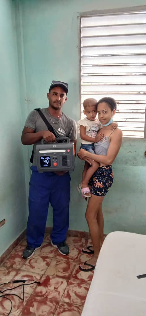 Ayer  inició la instalación de estaciones de energía (Ecoflow) de 1200 watt con paneles fotovoltaicos de 400 watt a pacientes pediátricos con enfermedades crónicas en el municipio San Luis. <a href="/OSDE_UNE/">Unión Eléctrica de Cuba</a> #SantiagoDeCuba