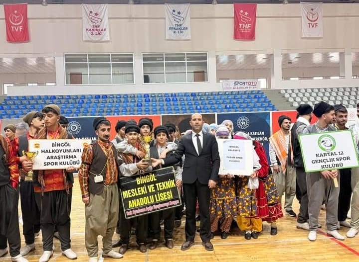 BingolMtal's tweet photo. Sporun her alanında varız!
Folklor’da İl Birinciliği🥇
Kayakta 6 derece 🎿
Dartta İl Üçüncülüğü🥉
Emeği geçen öğretmenlerimizi ve gururumuz olan öğrencilerimizi yürekten tebrik ediyoruz. Başarı tesadüf değil, emek işidir! 
@celikcahit
@MustafaOzel66
@halukcakan12
@yusuf_tokus https://t.co/Hnv6EIL6Bl