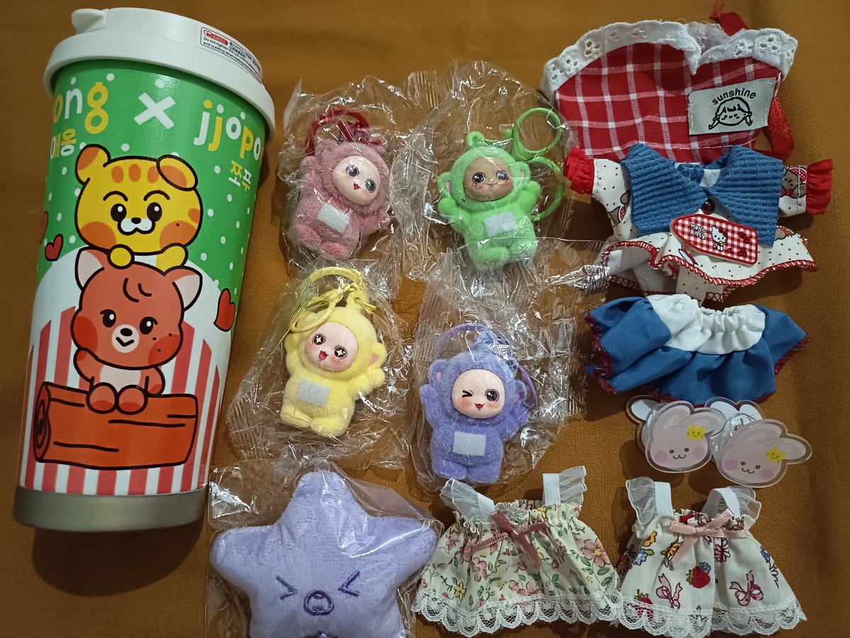 🤍 Today's mail 🤍
  
Yeaaayyy!! Baju lebaran buat para botjil dah sampeee 😙😙
Oiyaa, ini jajannya di <a href="/Riskesyofia/">Riske 🦋 Plis mt after DM</a> ~~
Tumblernya lucu bgt ga kuaaadddd 😭🤚
Jepitnya juga duh lucuuu gemestt mpink 😔🤚

Btw, MAKASIH BANYAK YA KARIIISSS 😙😙🤍🤍🤍