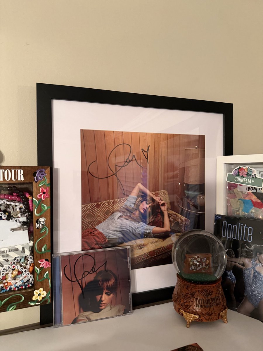 I added her (moonstone cd) to my collection for a very good price 💙✨🫶🏼