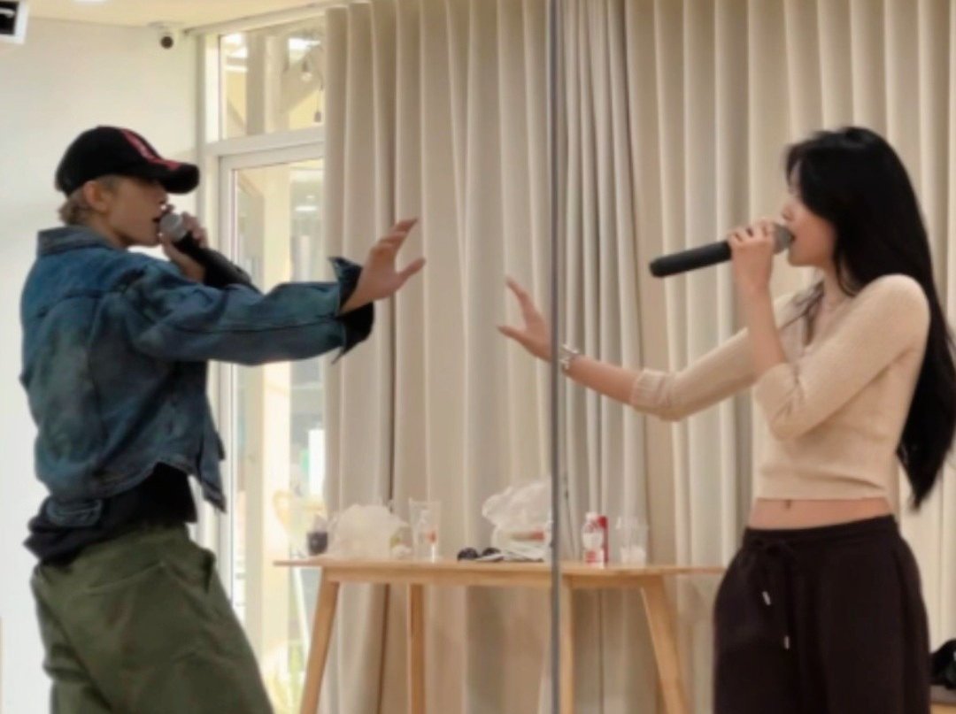 มบ.พี่เช่หล่อเหมือนจะขึ้นสเตจตลอดเวลา
me.เออจริง
(รบกวนพี่ลงแบบไม่ต้องตัดได้ไหมค่ะ)555555555555555555555555555555555555555