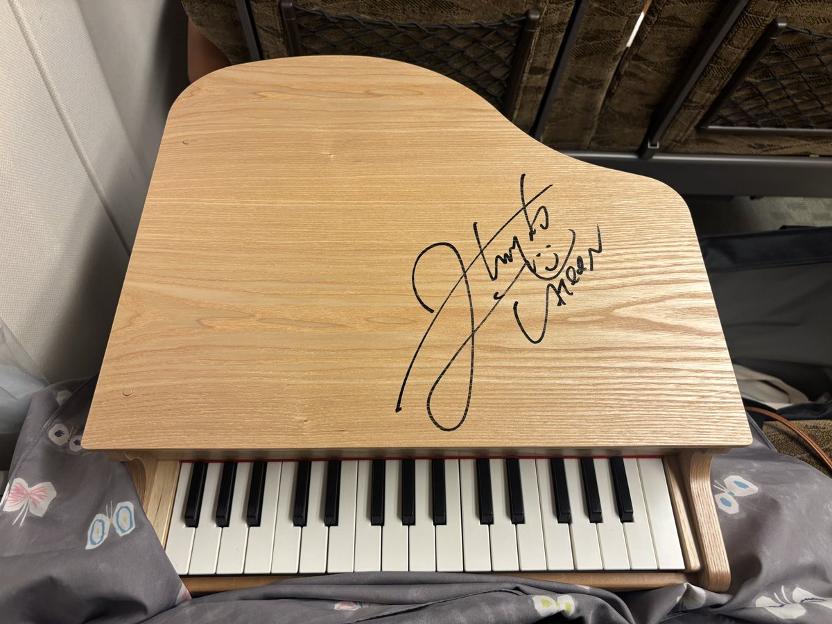 コンサートも感動⭐️ サインもしてもらえた🥺 持ってきてよかった