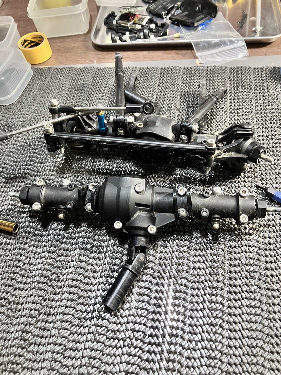 UFRegUJHVNYCXOp's tweet image. タミヤ・CC02です。

一昨年？組んでから一度もバラして無かったホーシング。

夏は川の中を走り、冬は雪の中を走りそのまま放置してましたが予想より綺麗でした♪

デフをロックから重ギヤデフにしようかと思ったけどアポロチョコが見つからない汗

#タミヤRC
#CC02